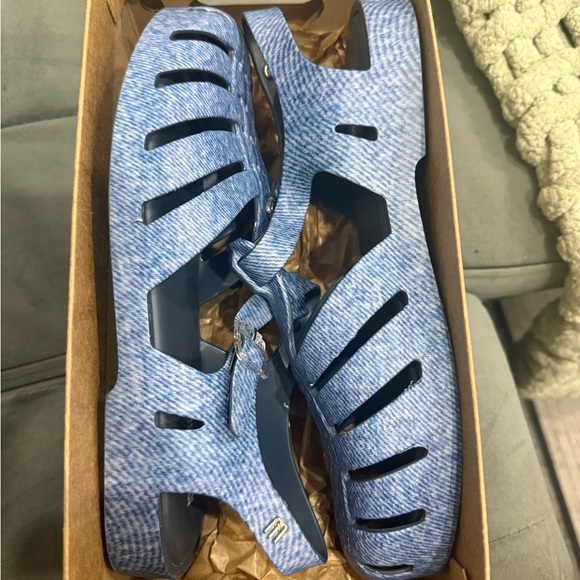 Melissa Possession - Picture 3 of 5